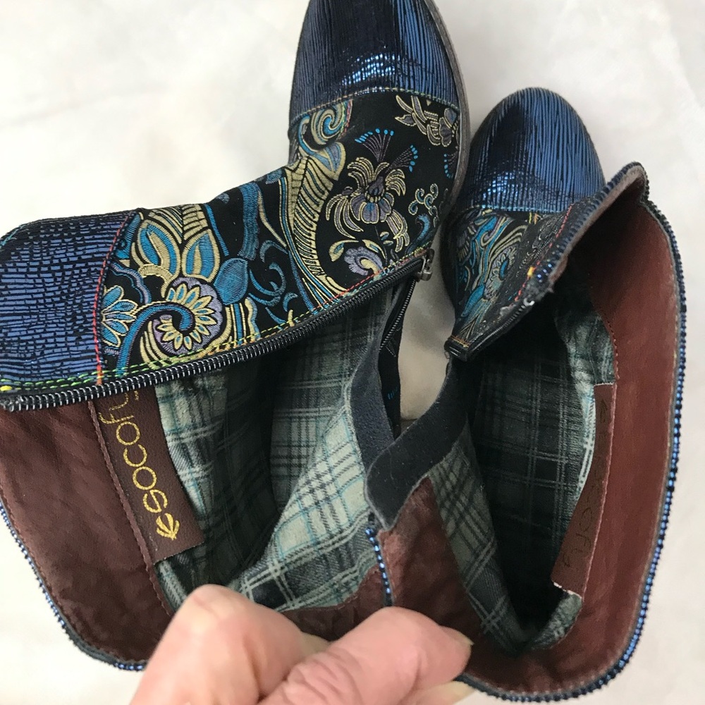 Blue and Gold Heeled Boots with Intricate Pattern - Picture 12 of 15